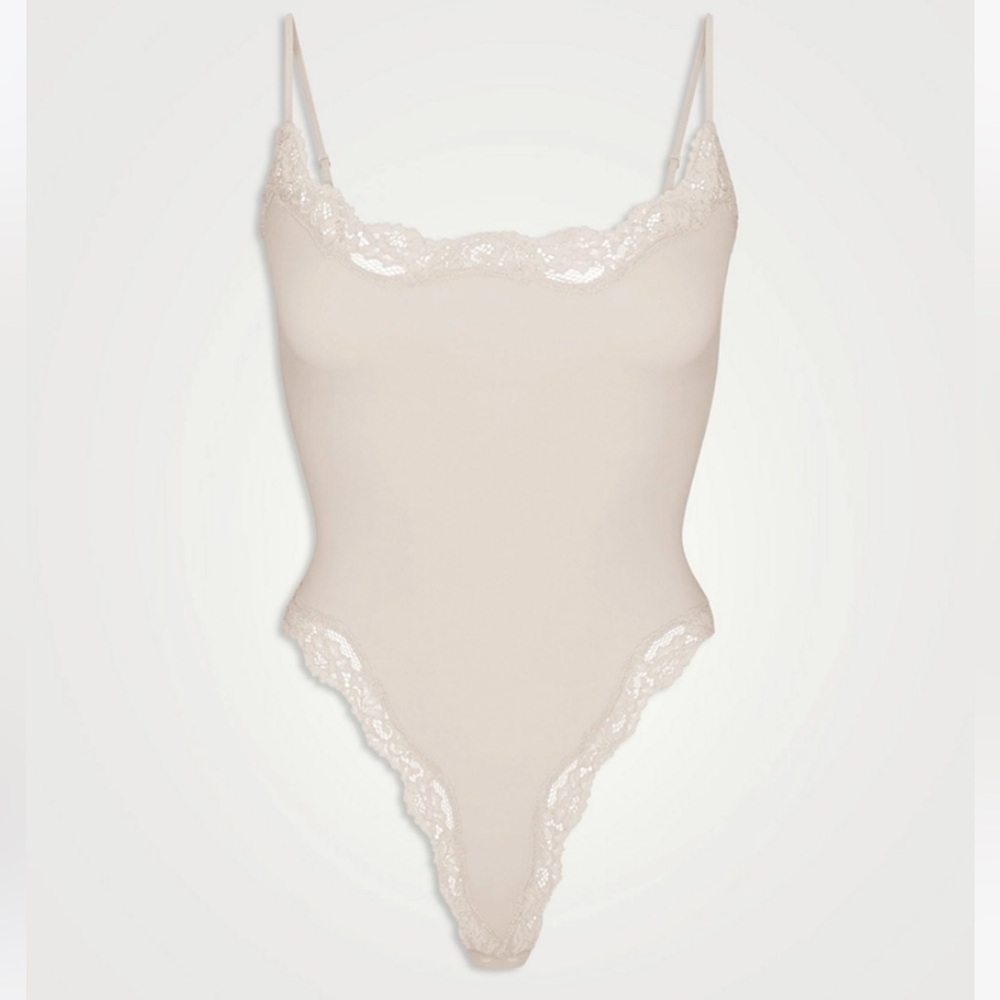 SKIMS fits everybody lace cami bodysuit